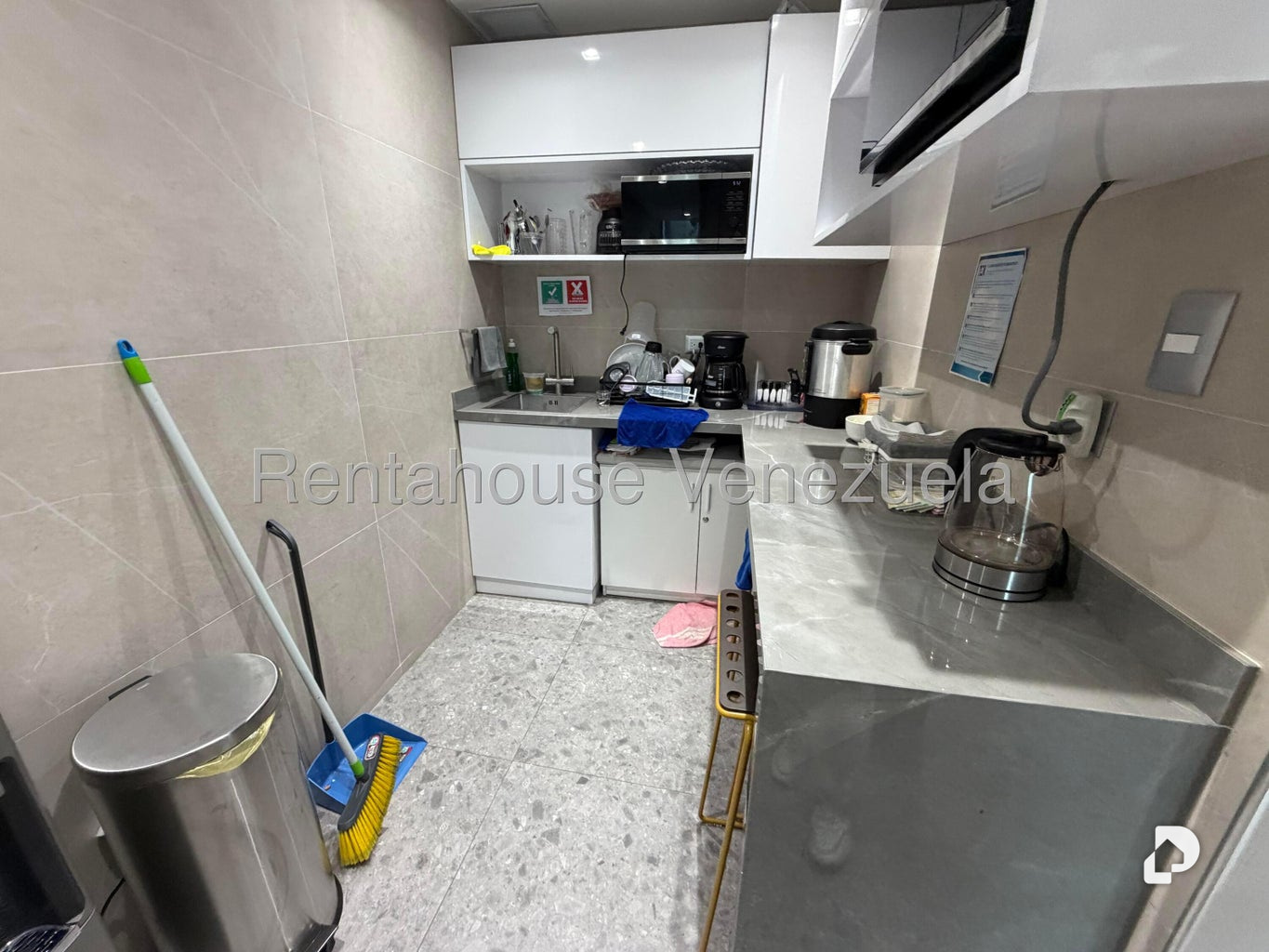 Oficina en Las Mercedes, Caracas – 15