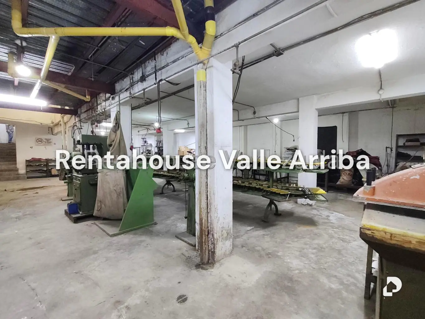 Local comercial en Parroquia La Candelaria, Caracas – 24
