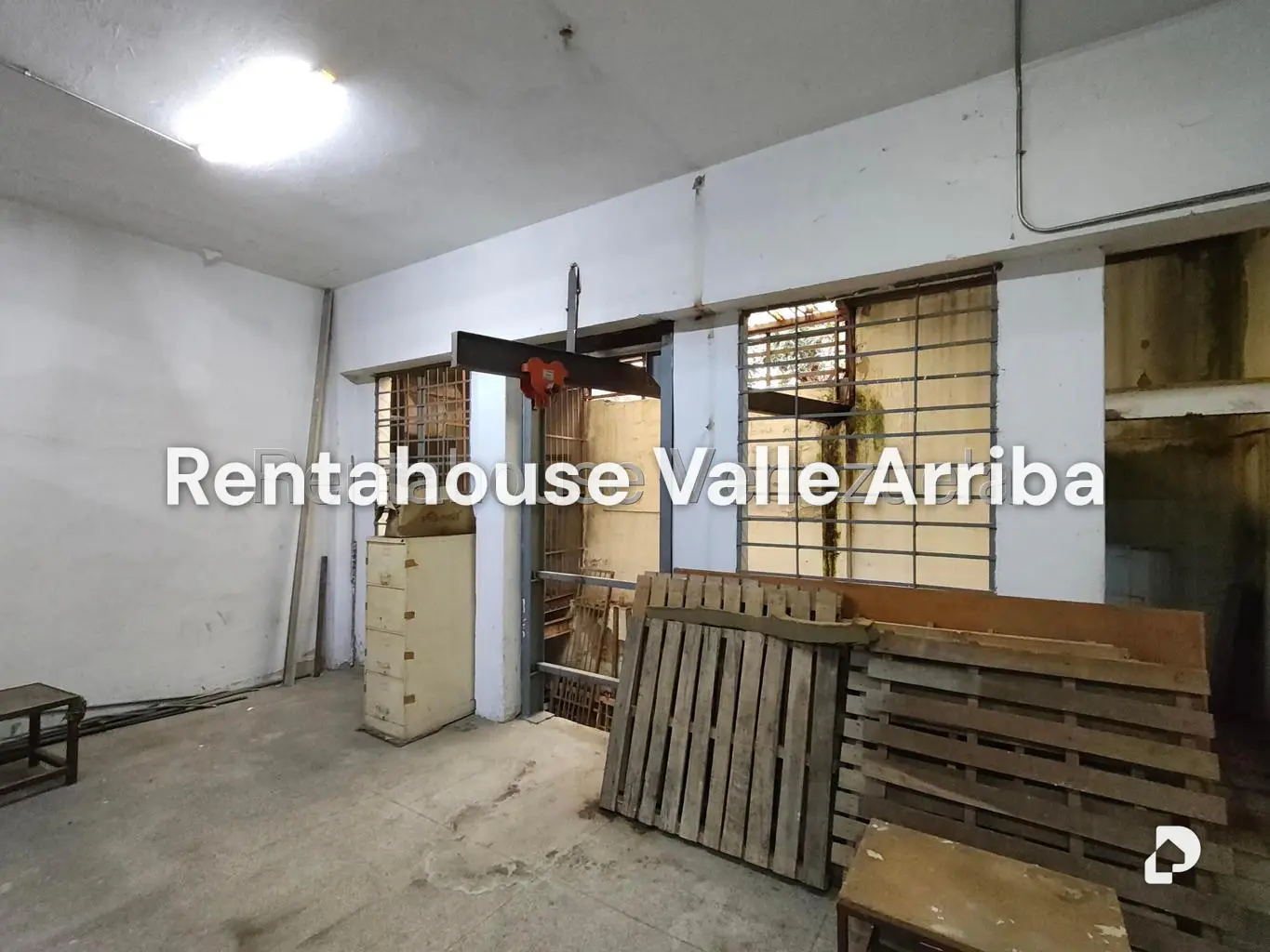 Local comercial en Parroquia La Candelaria, Caracas – 21