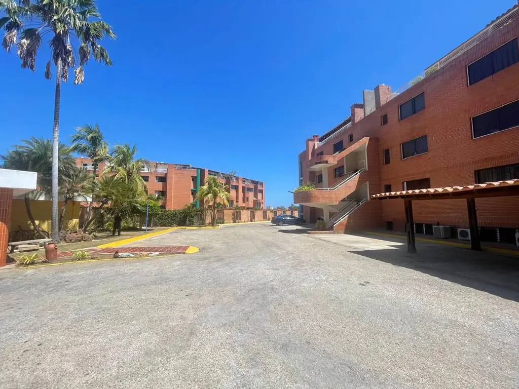 Apartamento en Urbanización La Arboleda, Porlamar - 1