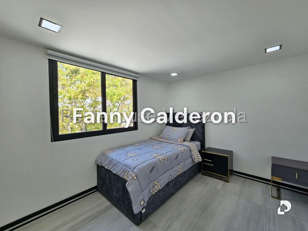 Casa en Prados del Este, Caracas – 29