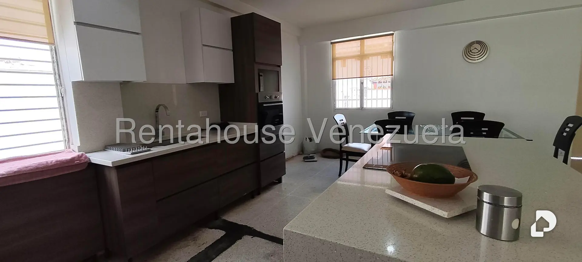 Casa en Alto Prado, Caracas – 12