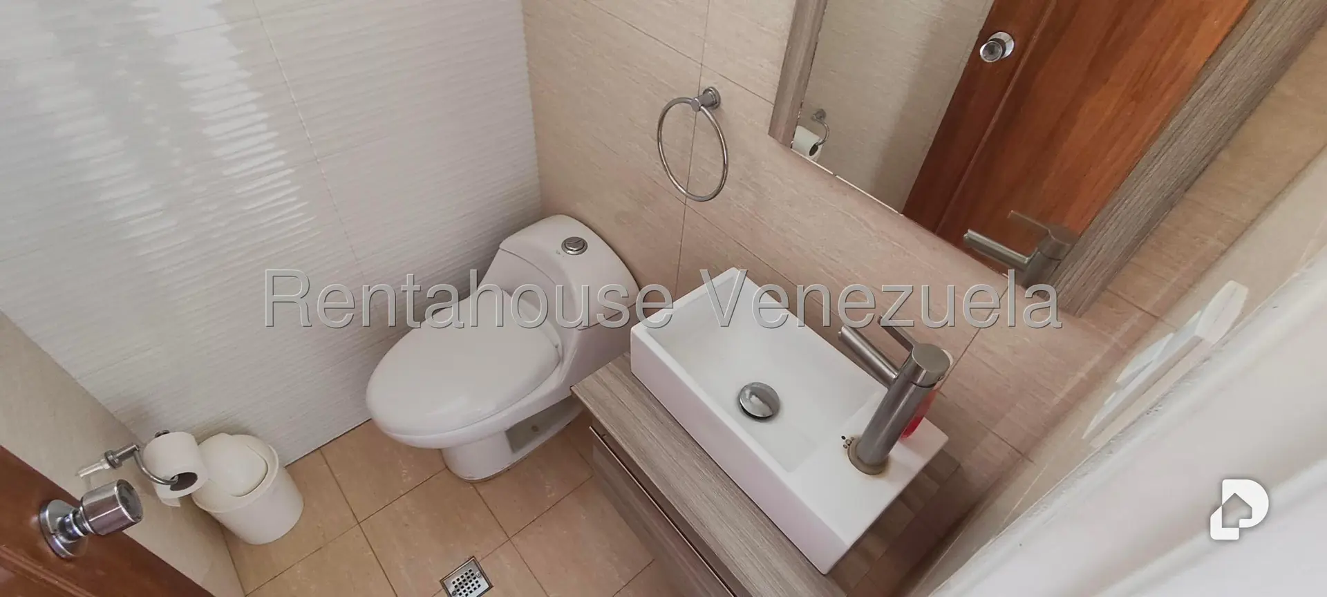 Casa en Alto Prado, Caracas – 13