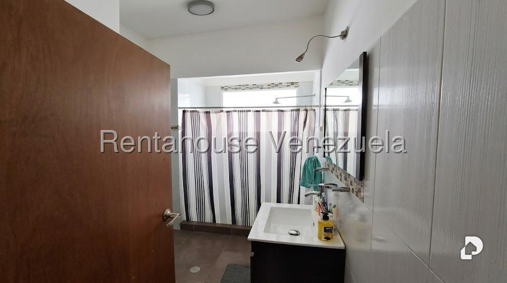 Casa en Altamira, Caracas – 12