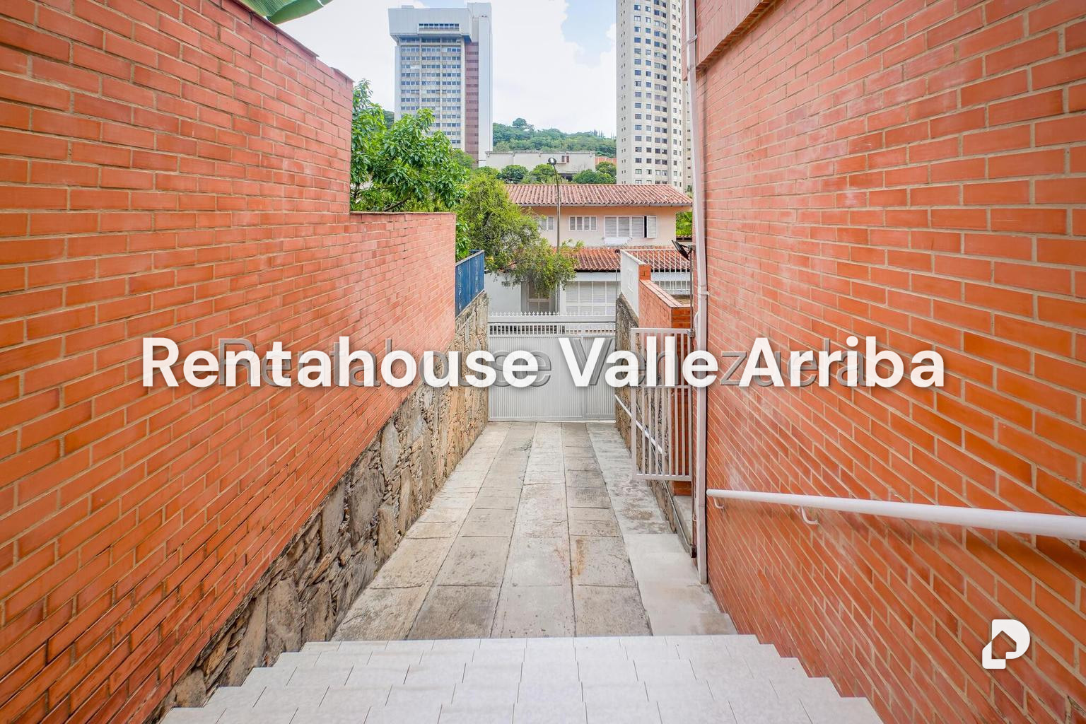 House in Santa Fe Norte, Caracas – 28