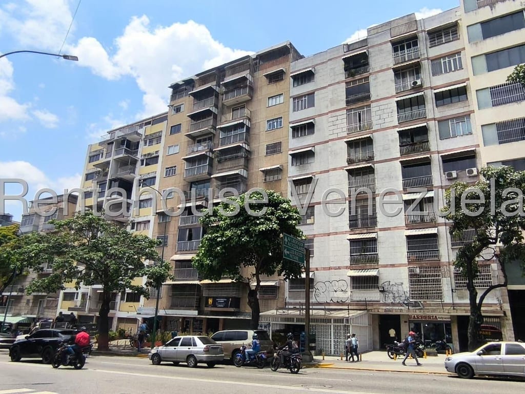 Oficina en Bello Campo, Caracas - 1