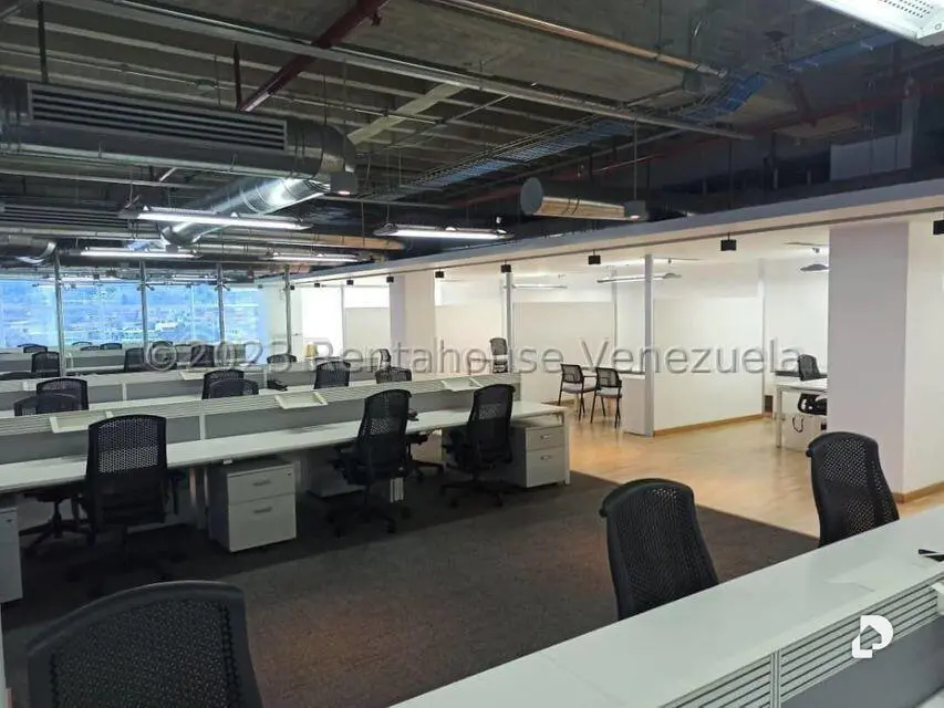 Office in La Urbina, Caracas – 11