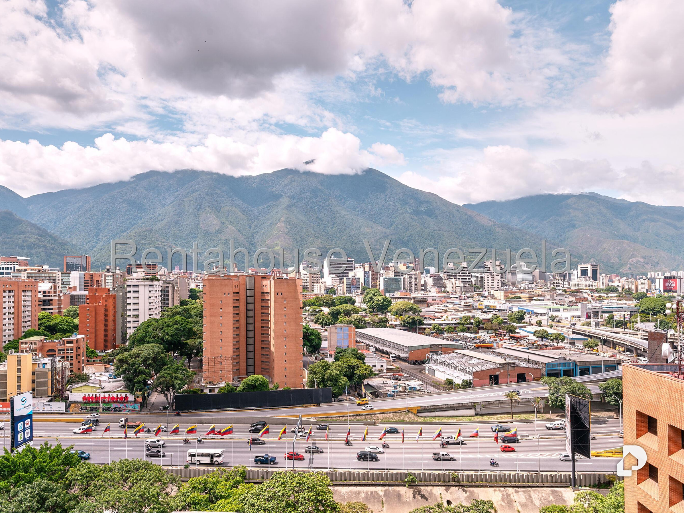 Oficina en Las Mercedes, Caracas – 14