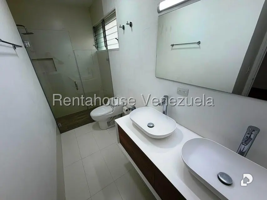 Apartamento en Los Palos Grandes, Caracas – 11