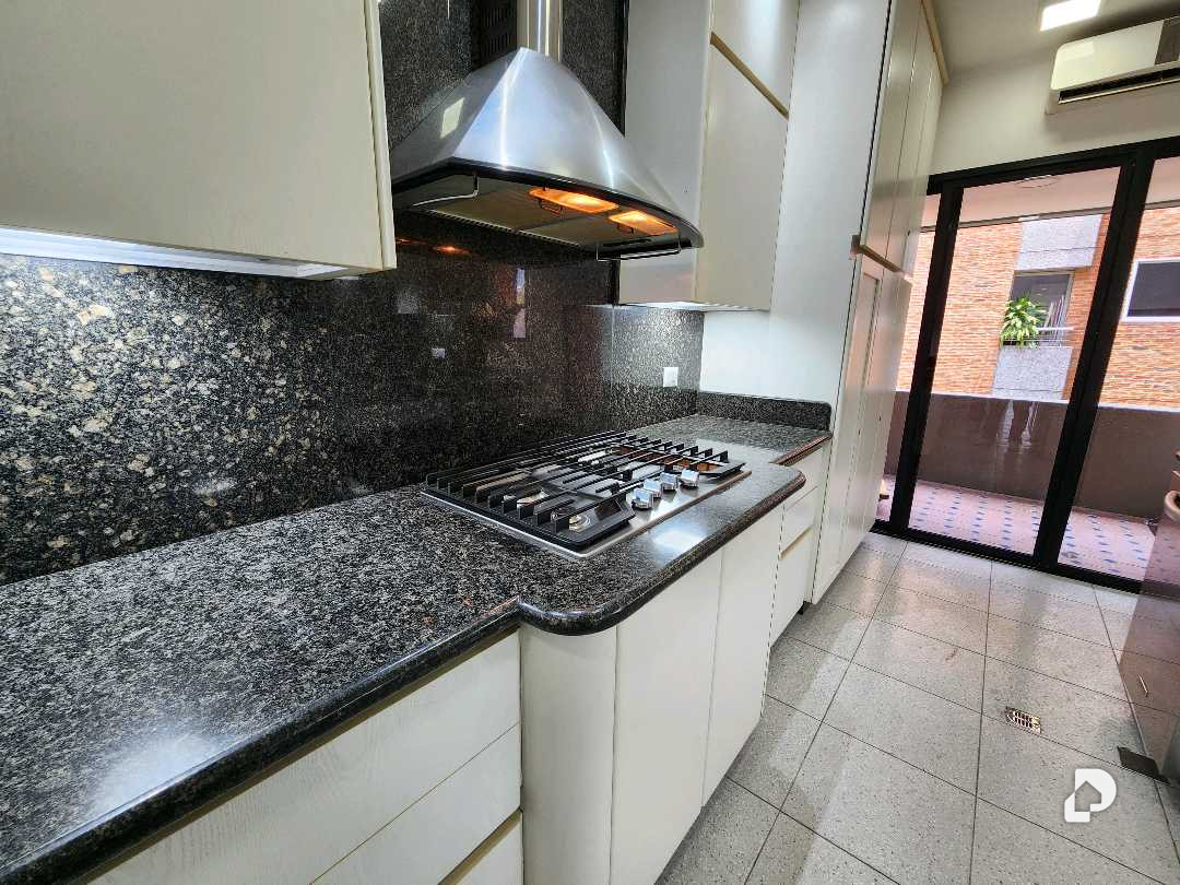 Apartamento en Campo Alegre, Caracas – 32