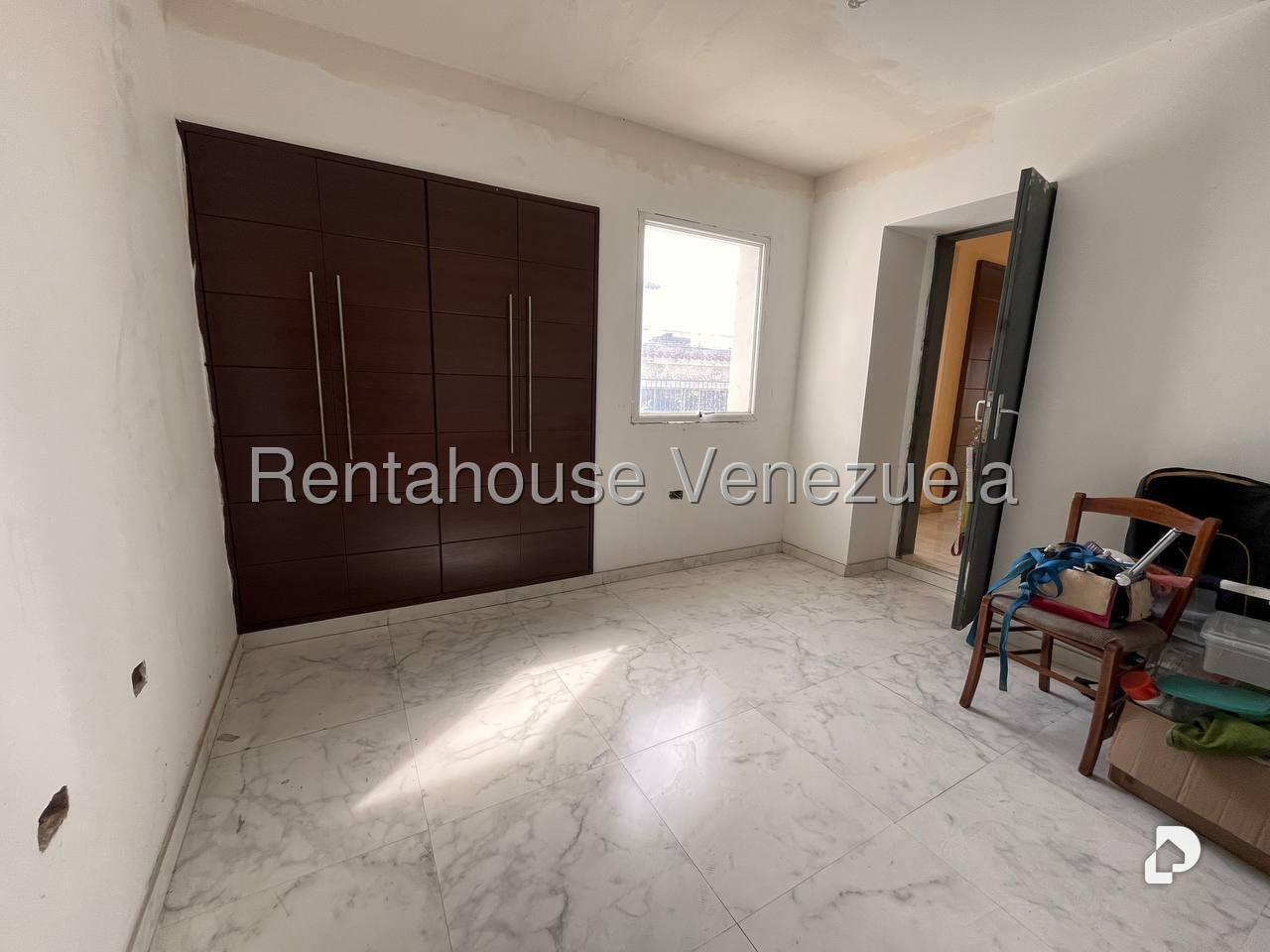 Casa en Altamira, Caracas – 12