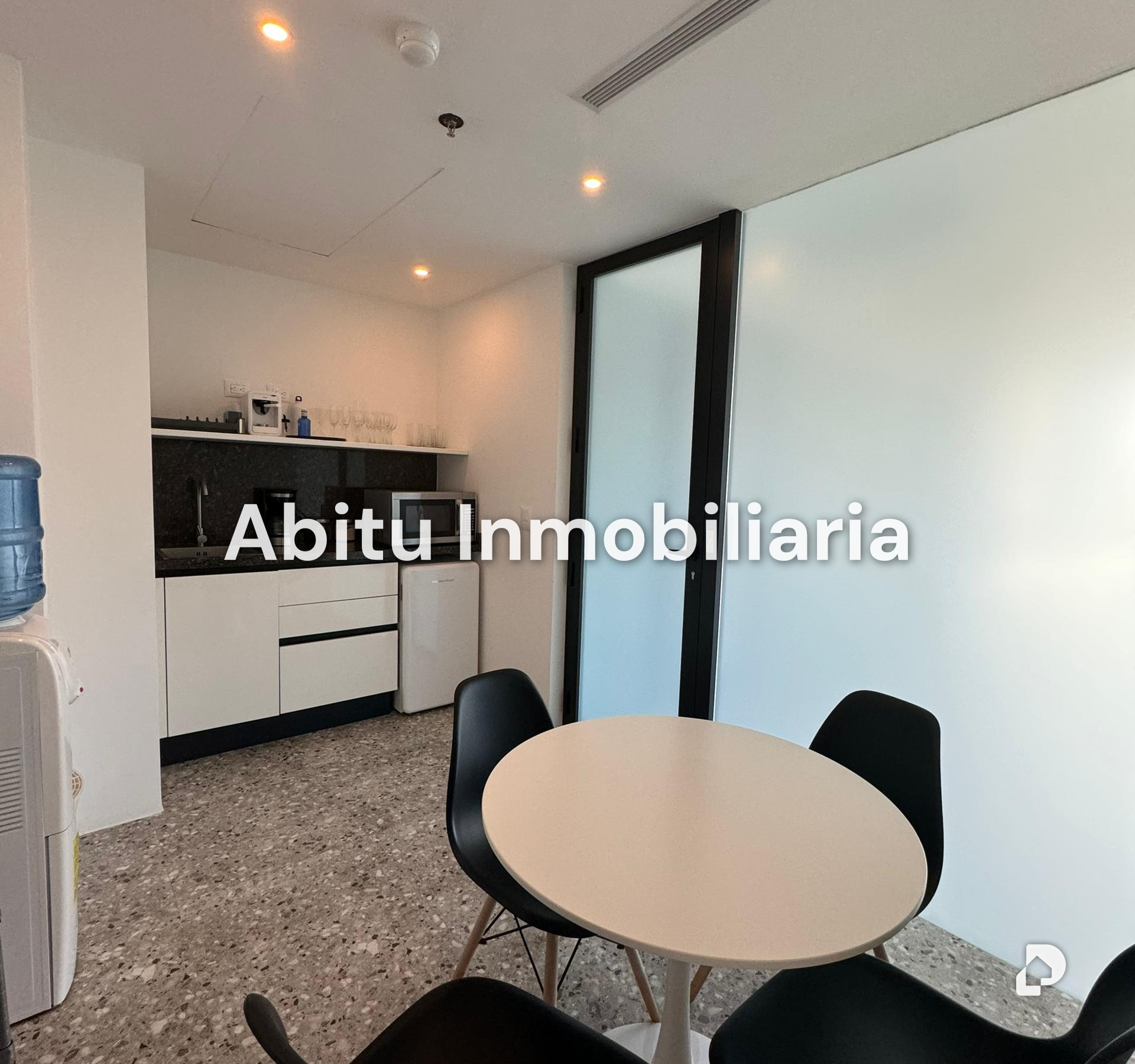 Oficina en Las Mercedes, Caracas – 12