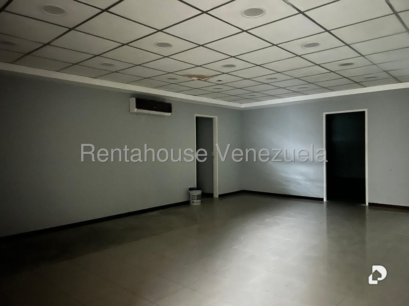 Local comercial en La California Norte, Caracas – 12