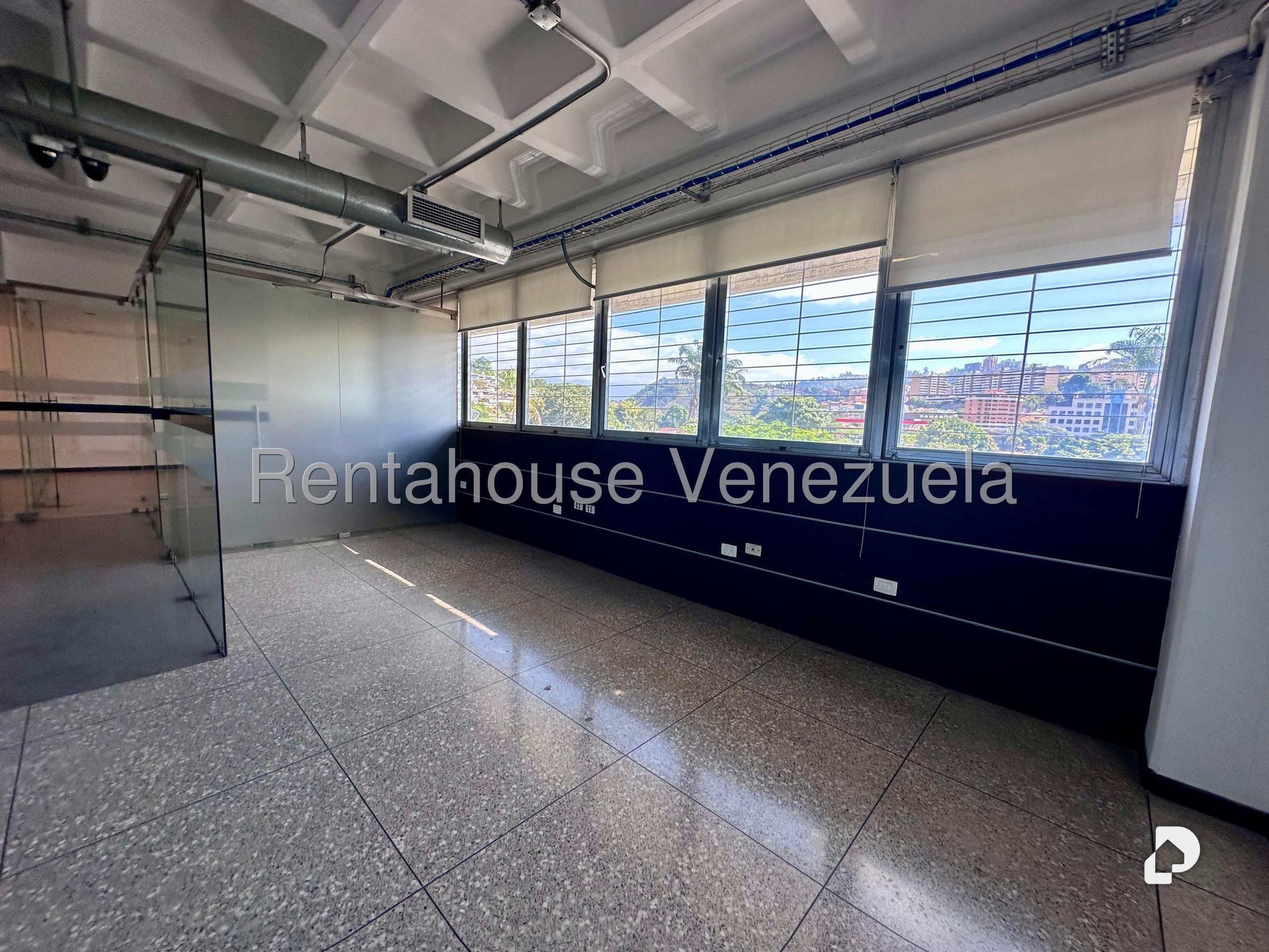 Oficina en La Trinidad, Caracas – 15