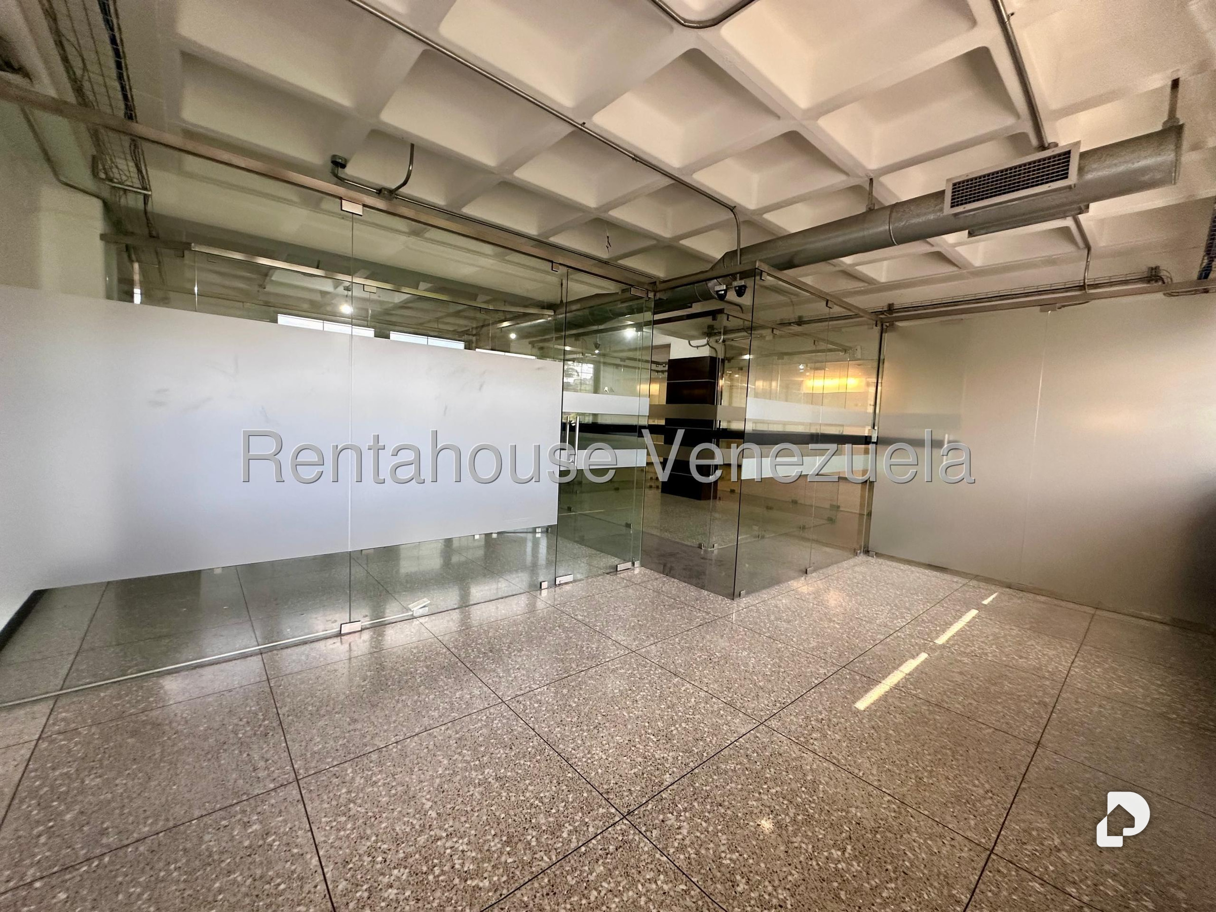Oficina en La Trinidad, Caracas – 13