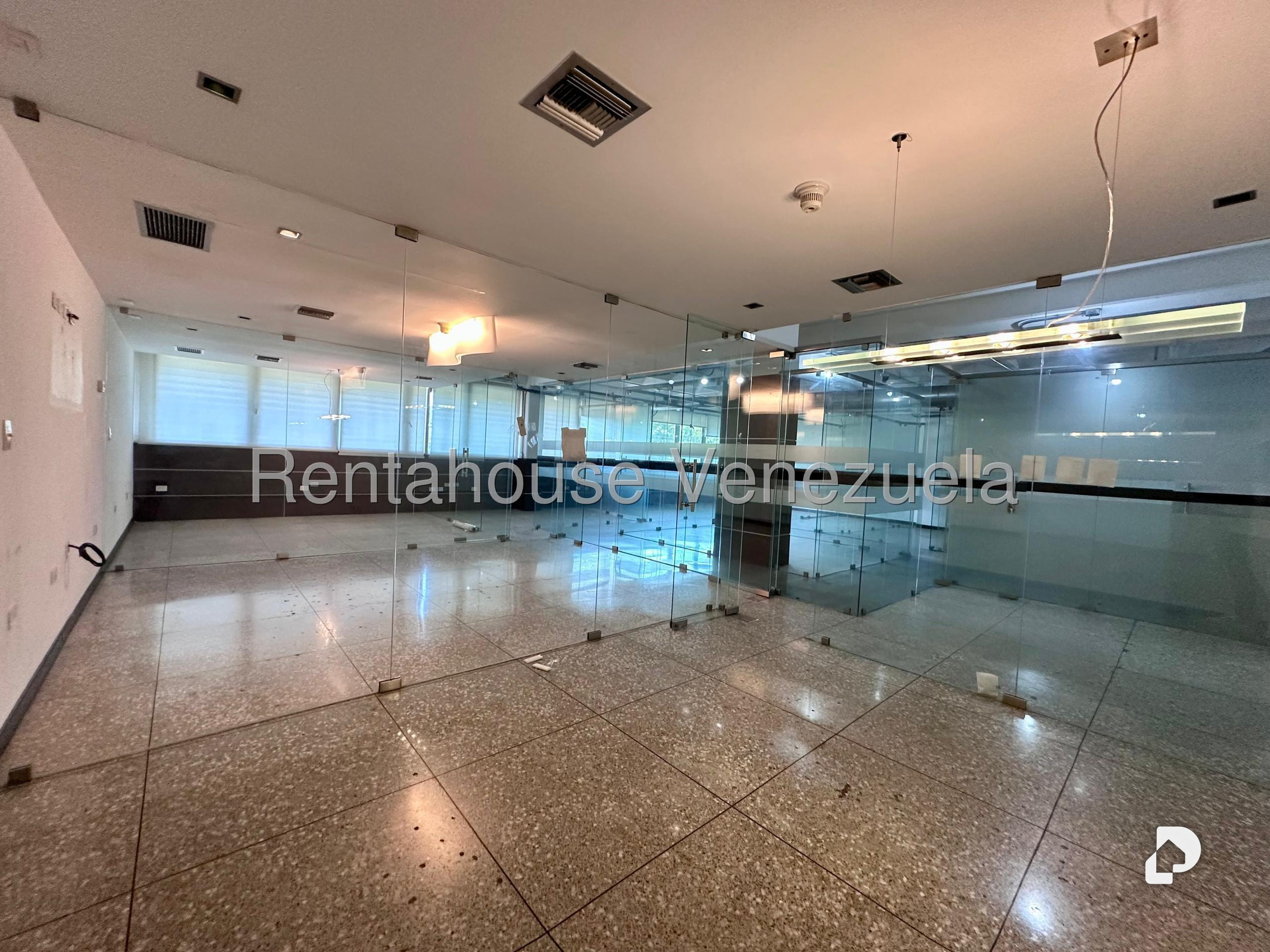 Oficina en La Trinidad, Caracas – 14