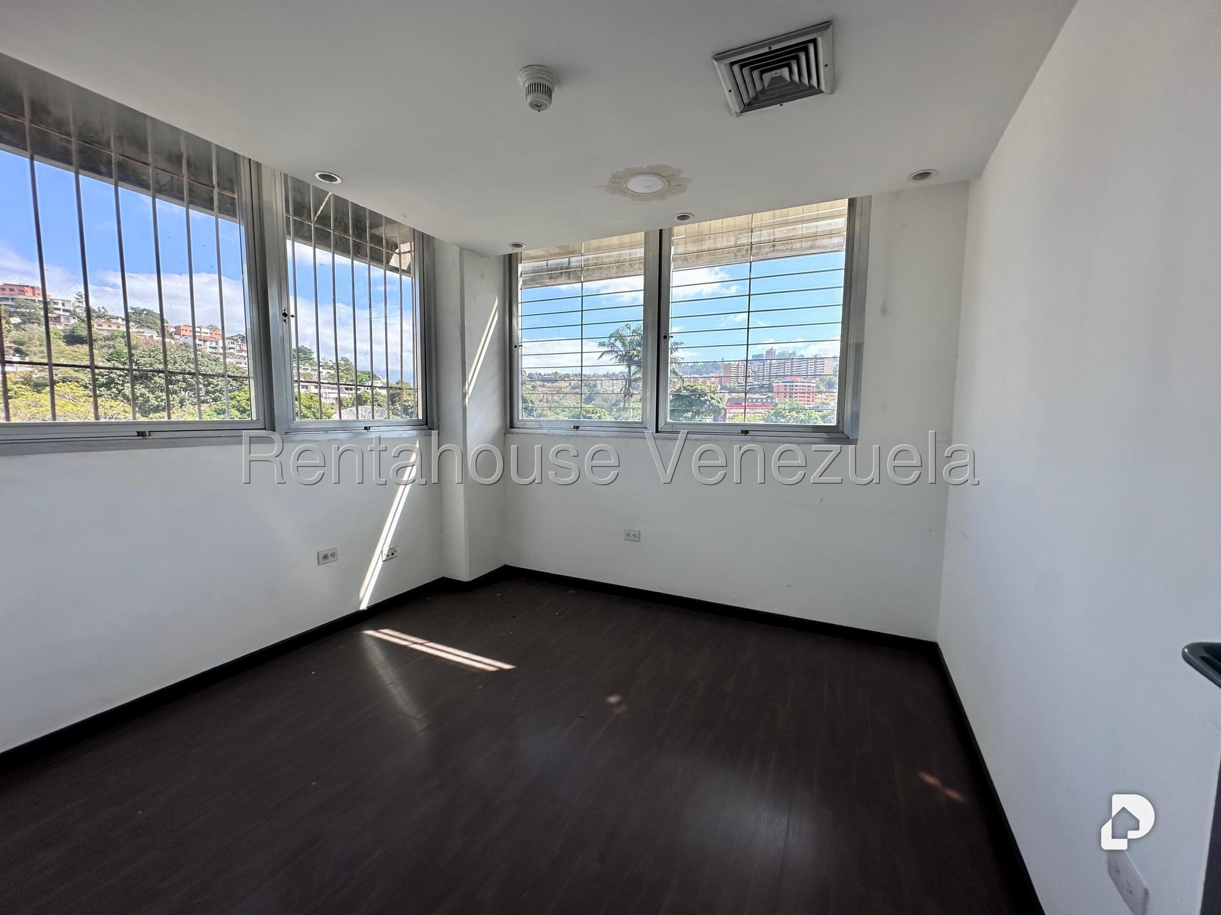 Oficina en La Trinidad, Caracas – 21
