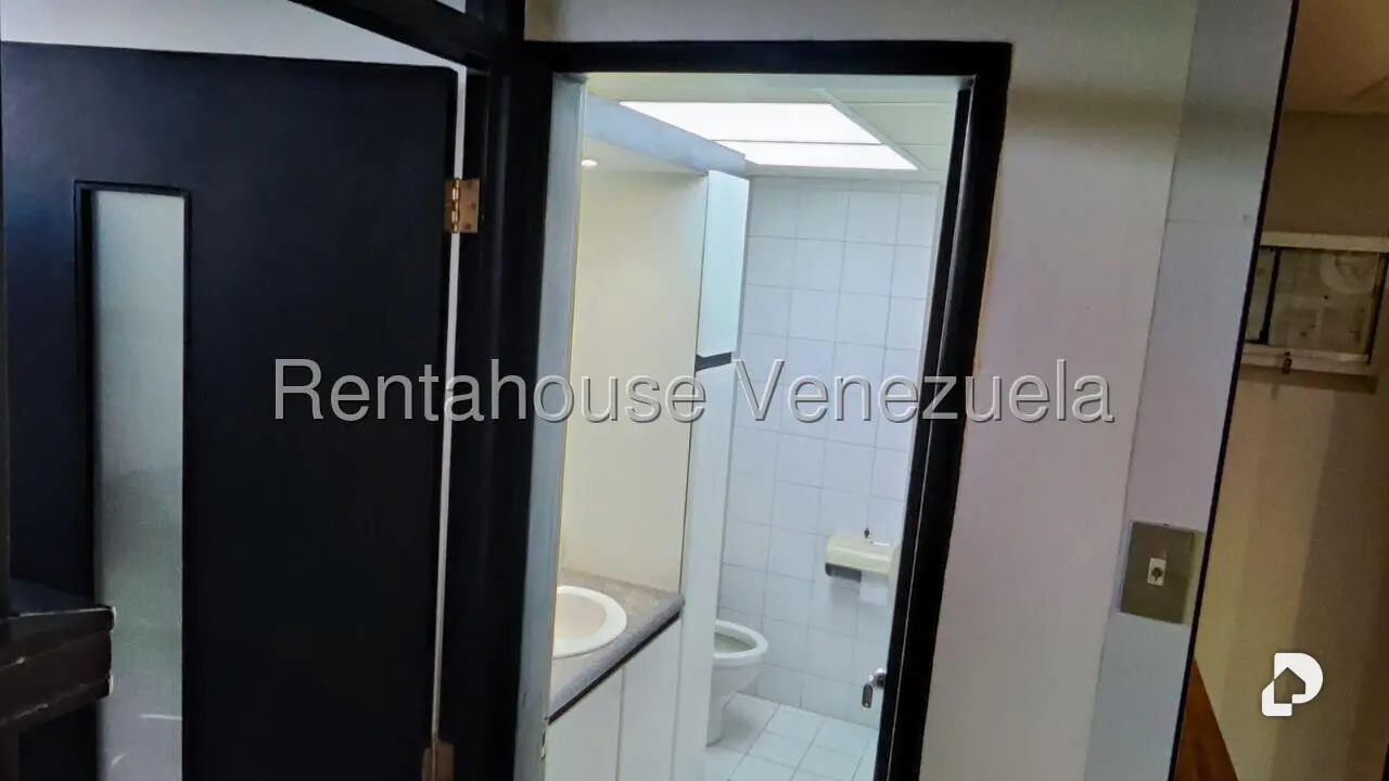 Office in Los Samanes, Caracas – 10