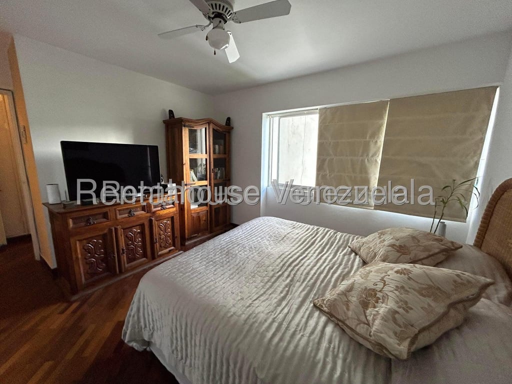 Apartamento en Las Mesetas de Santa Rosa de Lima, Caracas