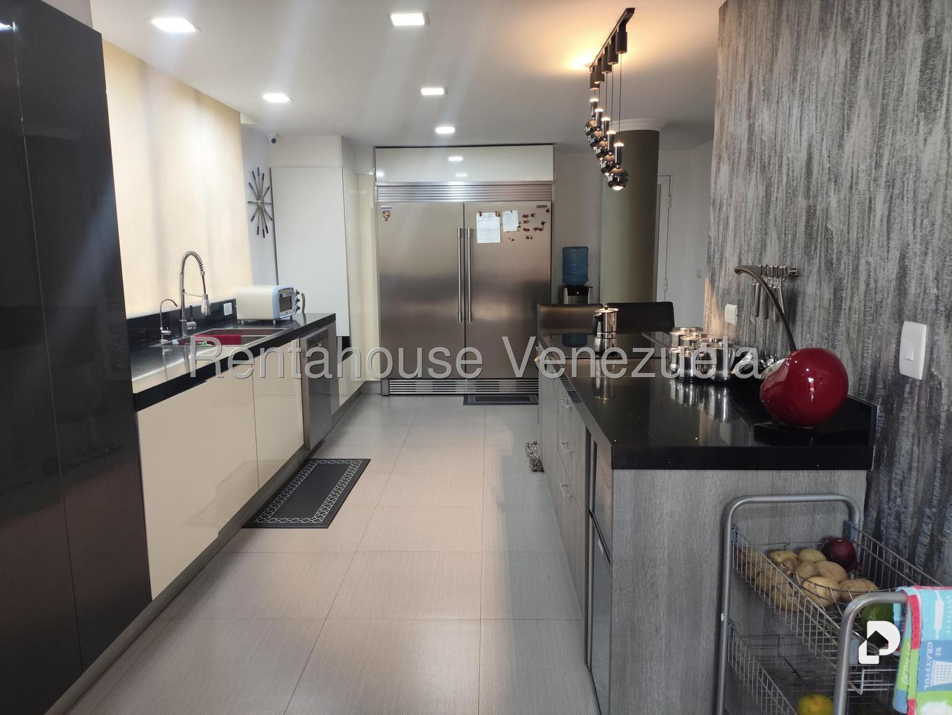House in Lomas de La Lagunita, Caracas – 49