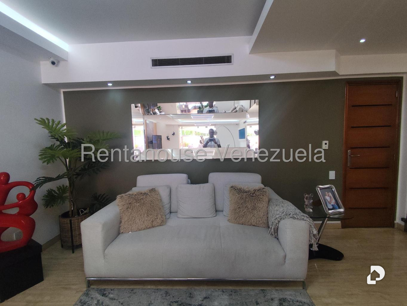 House in Lomas de La Lagunita, Caracas – 23