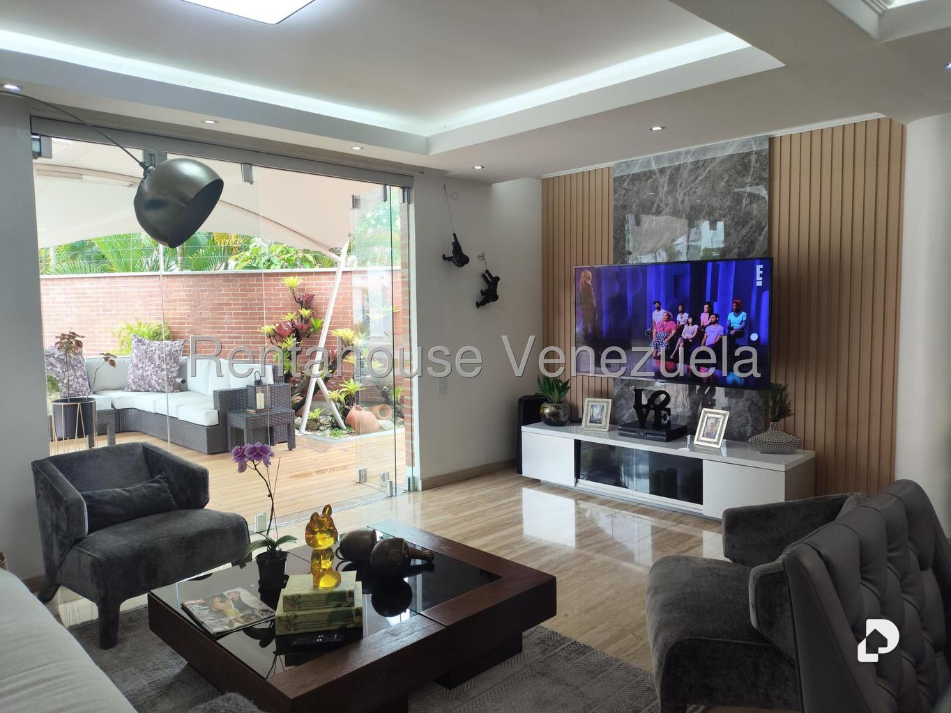 House in Lomas de La Lagunita, Caracas – 34
