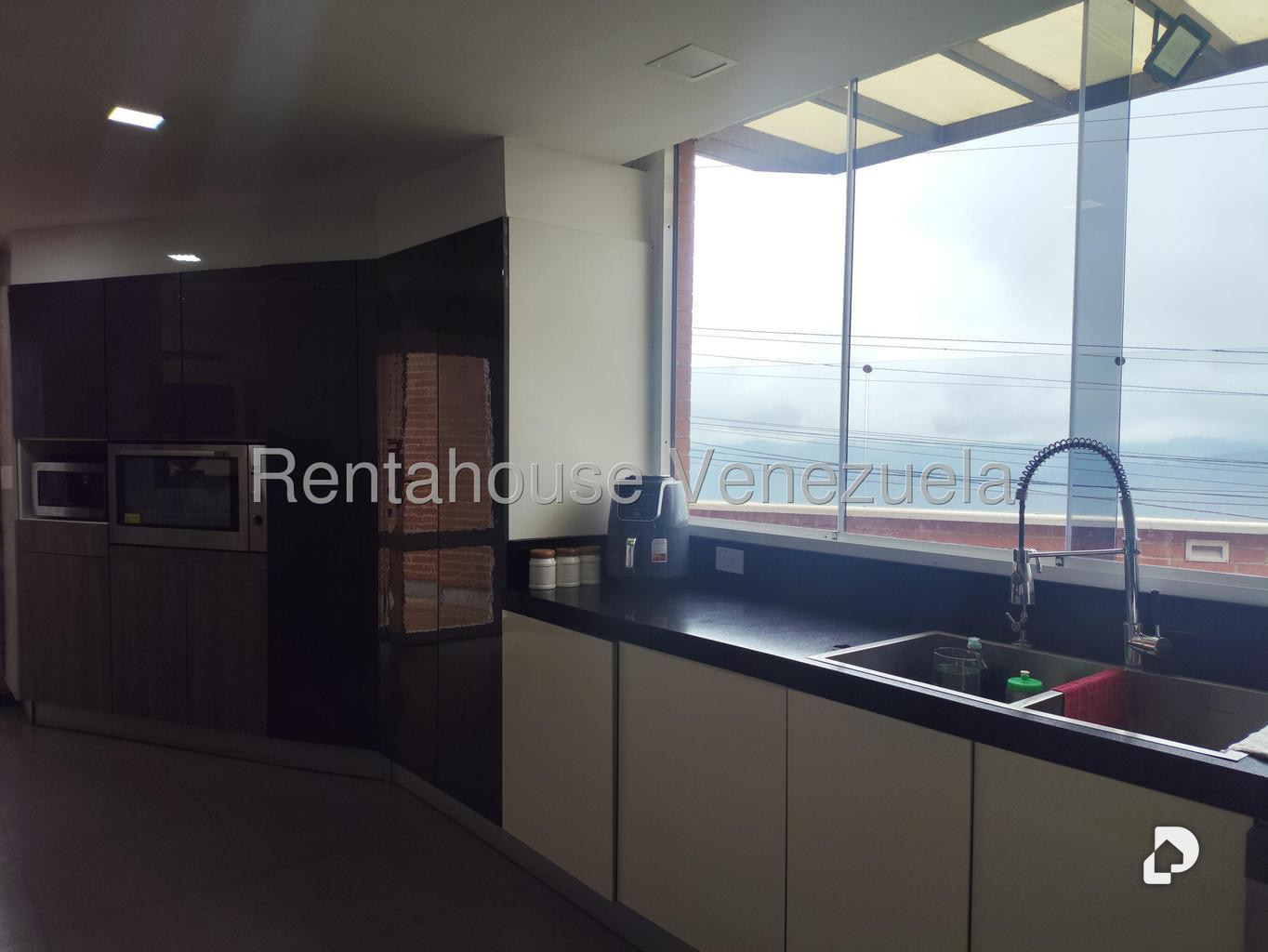 House in Lomas de La Lagunita, Caracas – 53