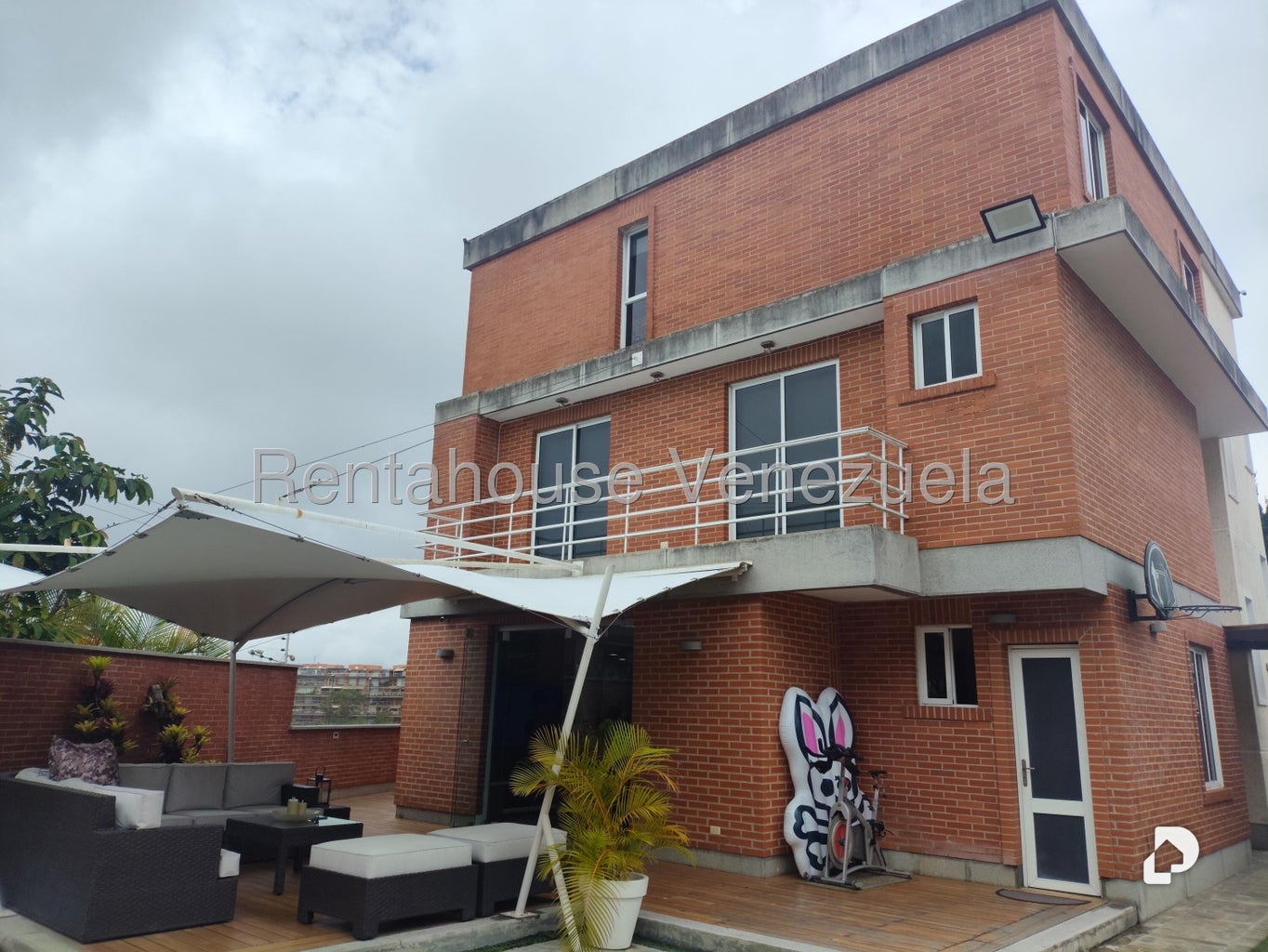 House in Lomas de La Lagunita, Caracas – 2