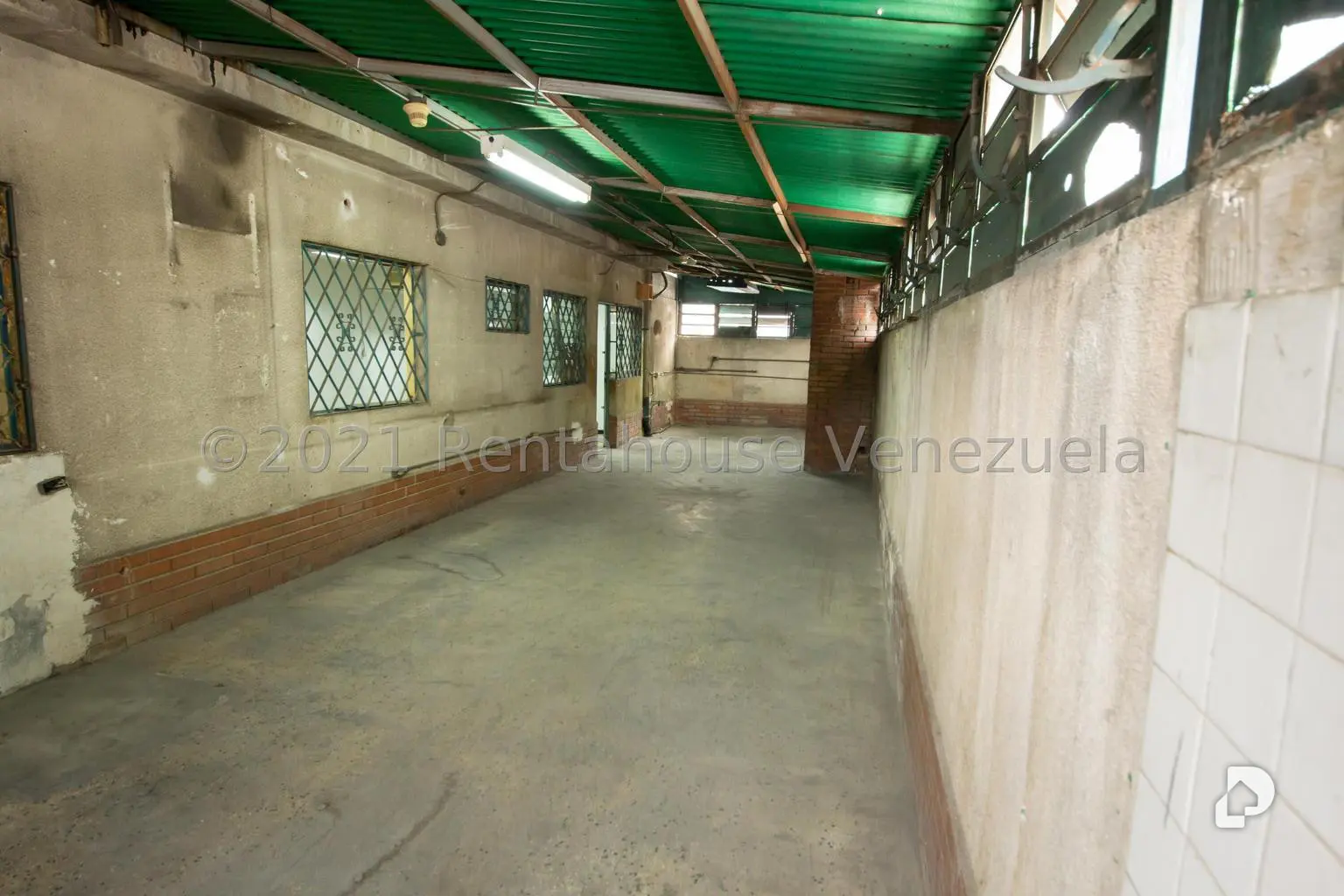 Local comercial en Puente Hierro, Caracas – 13