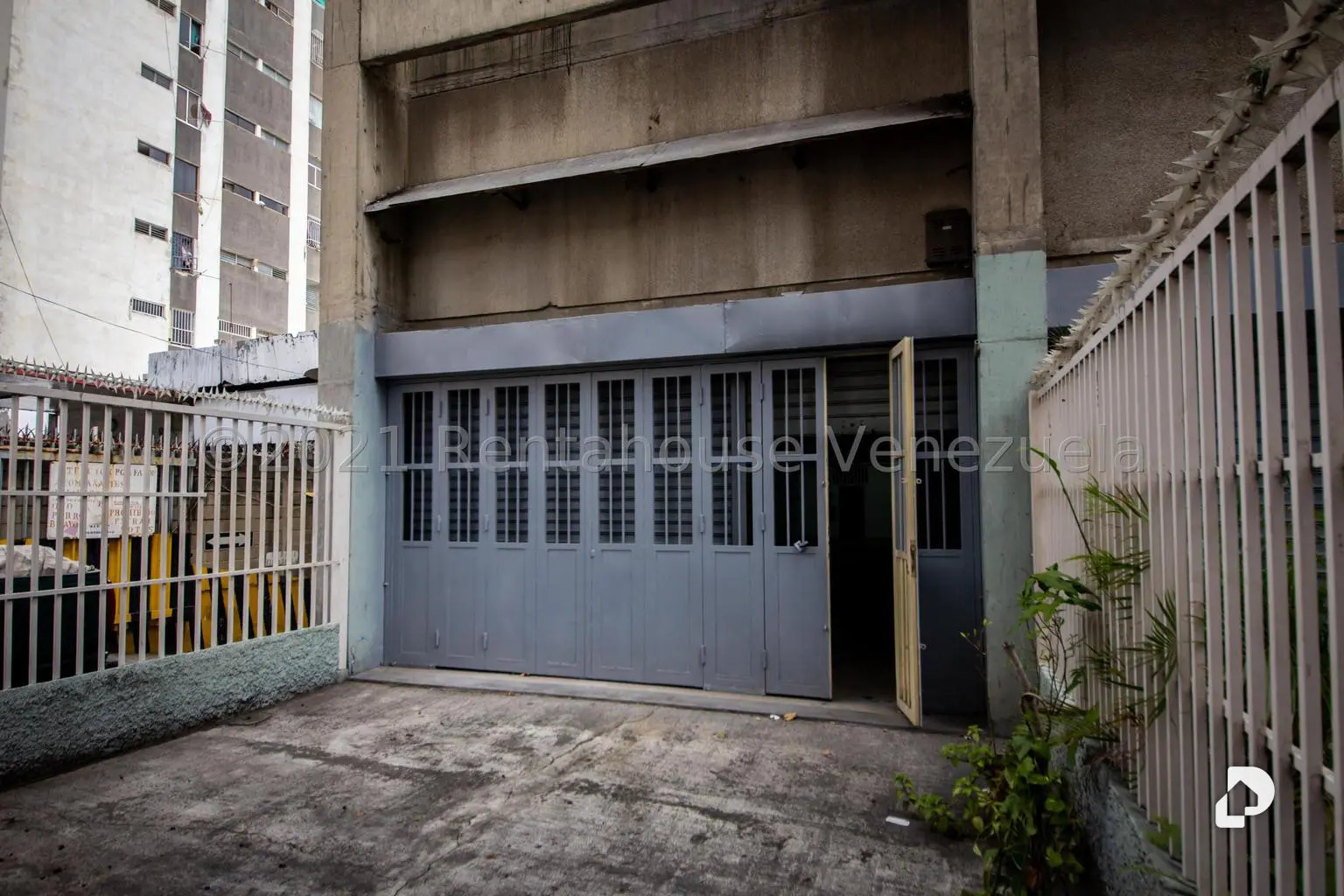 Local comercial en Puente Hierro, Caracas – 14