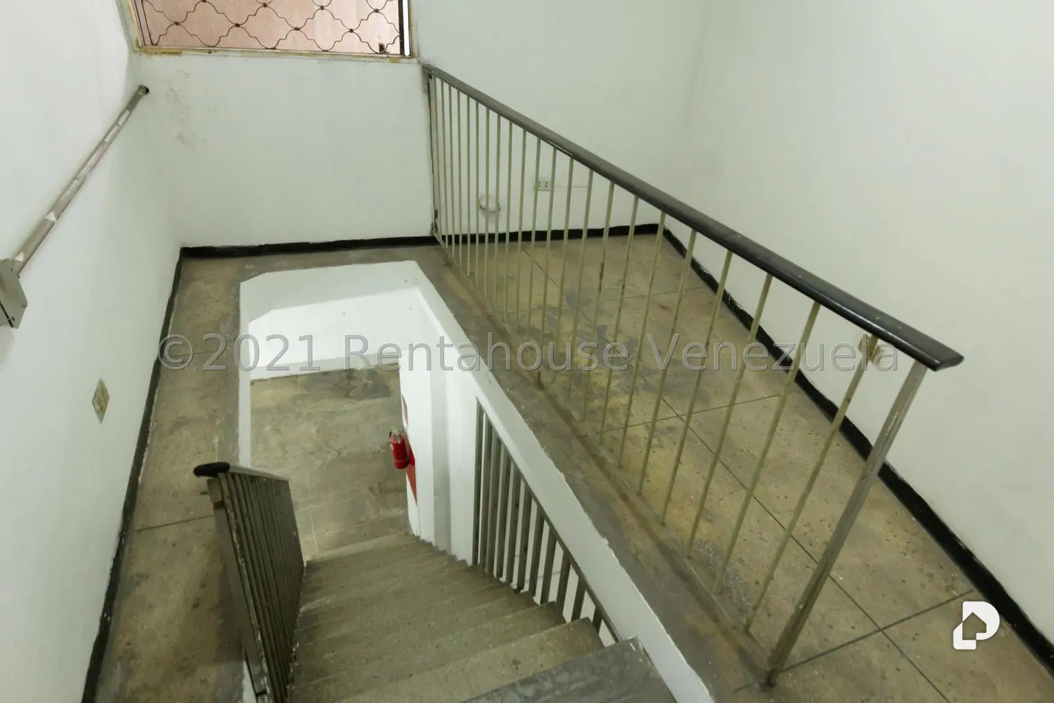 Local comercial en Puente Hierro, Caracas – 8