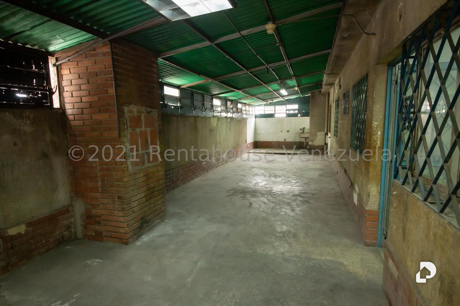 Local comercial en Puente Hierro, Caracas – 12