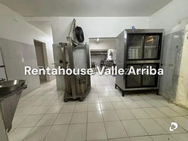 Local comercial en La Florida, Caracas – 24