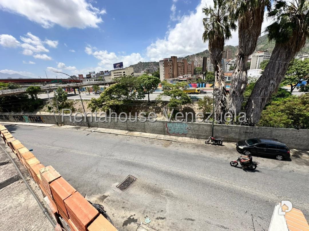 Local comercial en San Martín, Caracas – 14