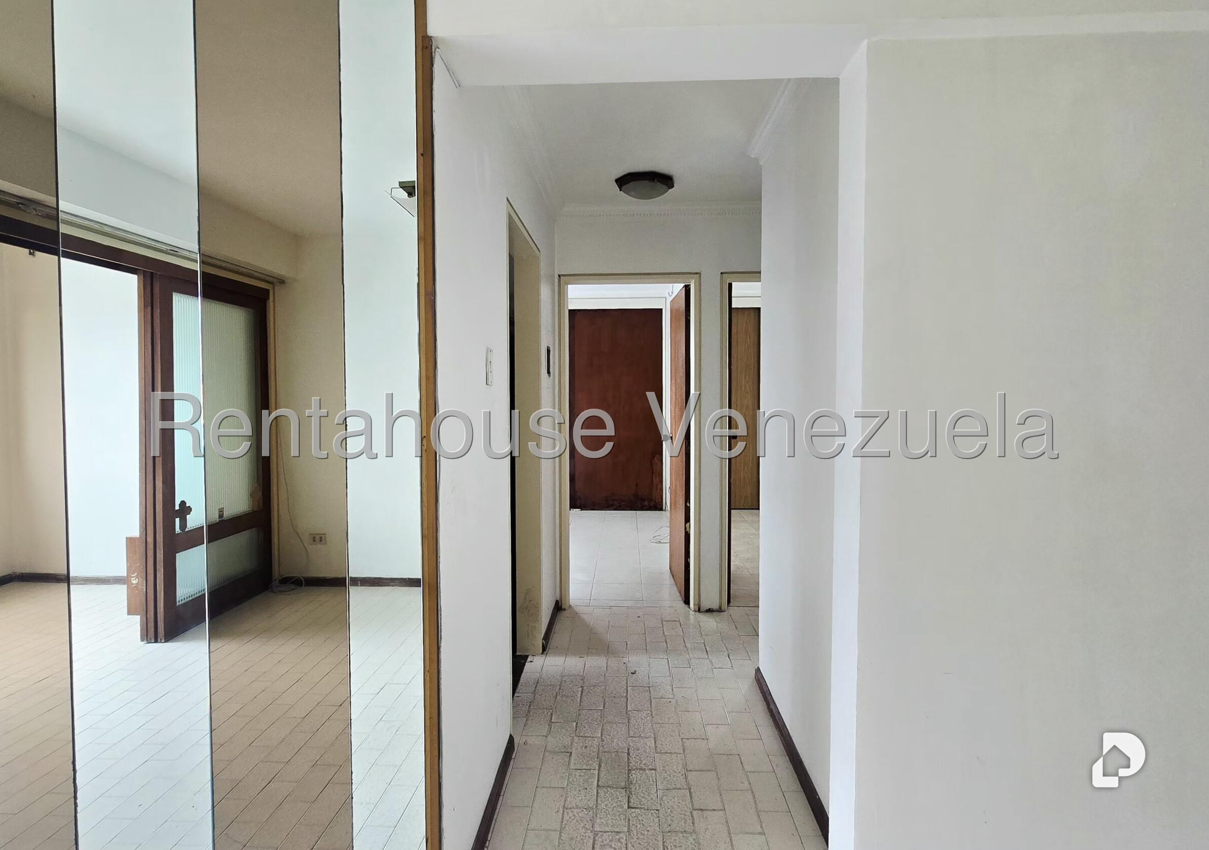 Apartamento en Los Palos Grandes, Caracas – 14