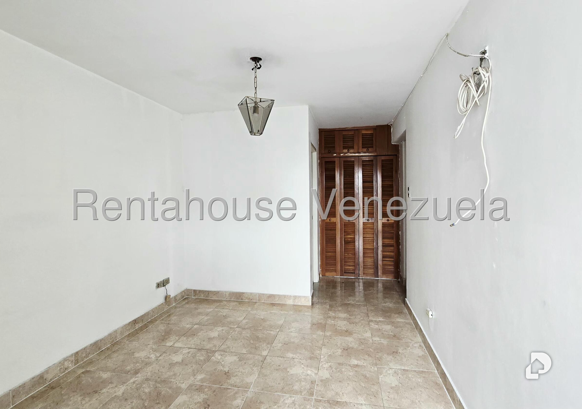 Apartamento en Los Palos Grandes, Caracas – 17