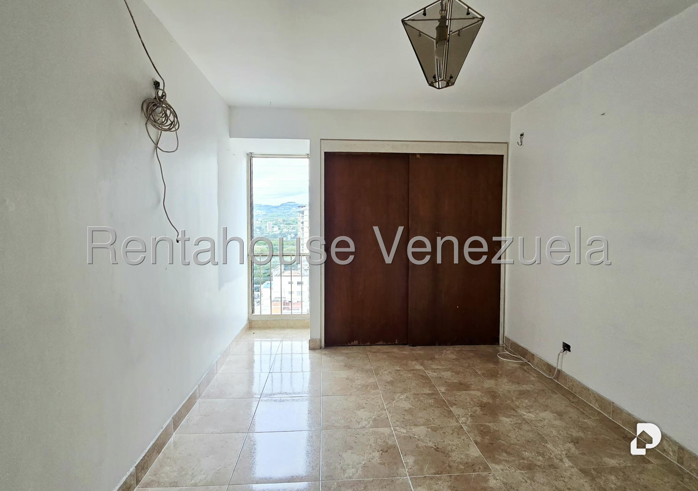 Apartamento en Los Palos Grandes, Caracas – 16