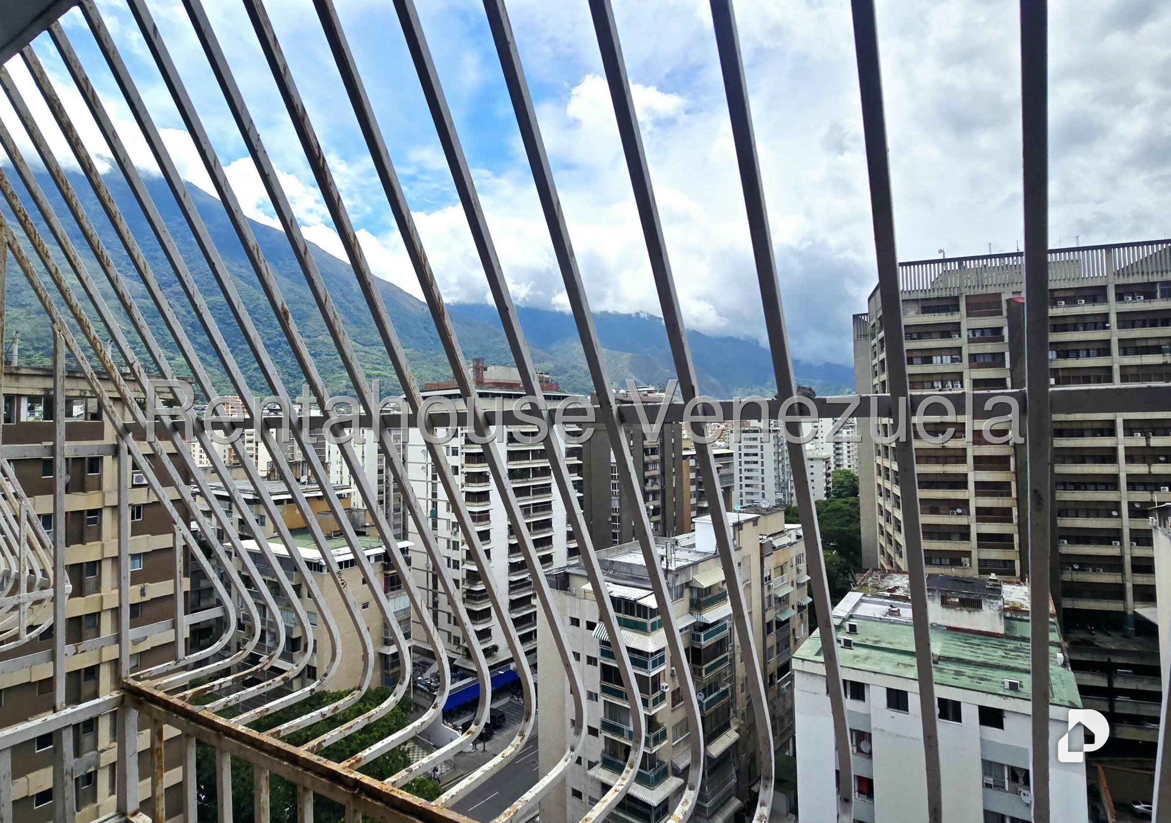 Apartamento en Los Palos Grandes, Caracas – 8