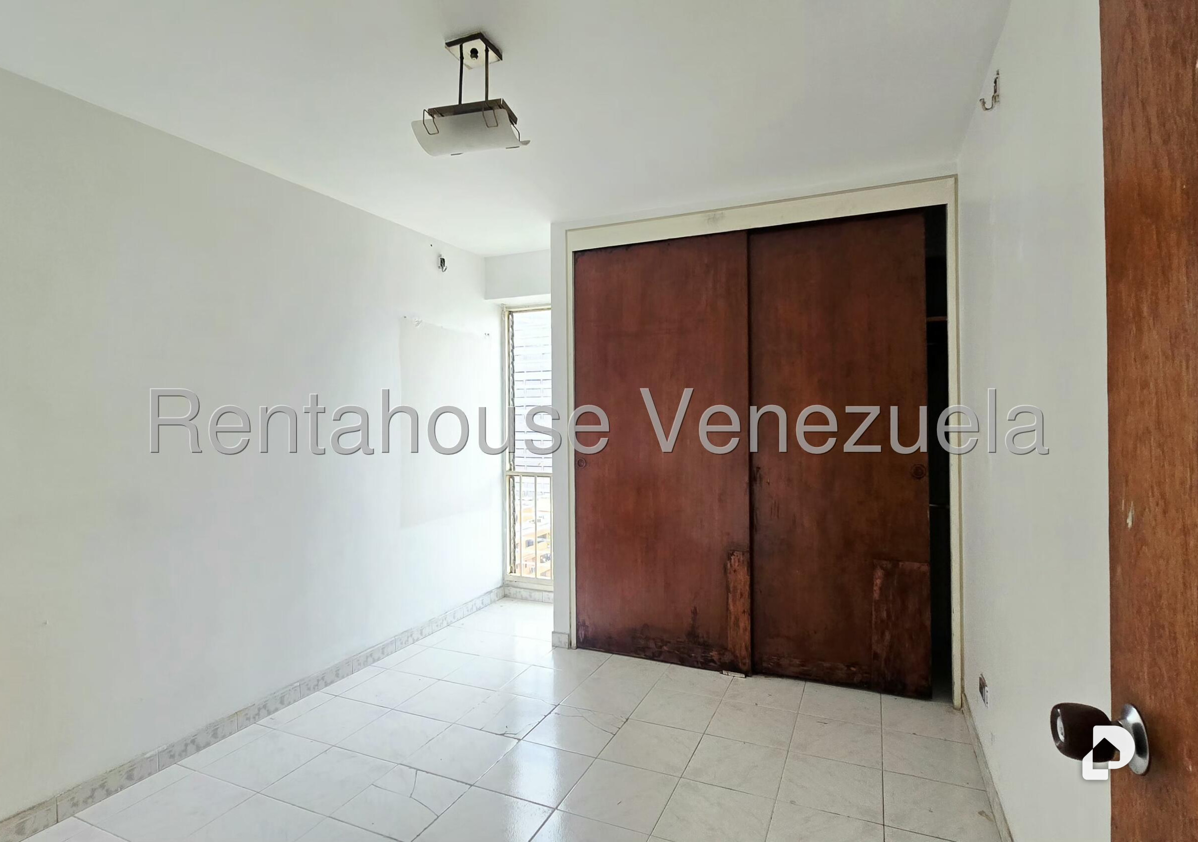 Apartamento en Los Palos Grandes, Caracas – 19