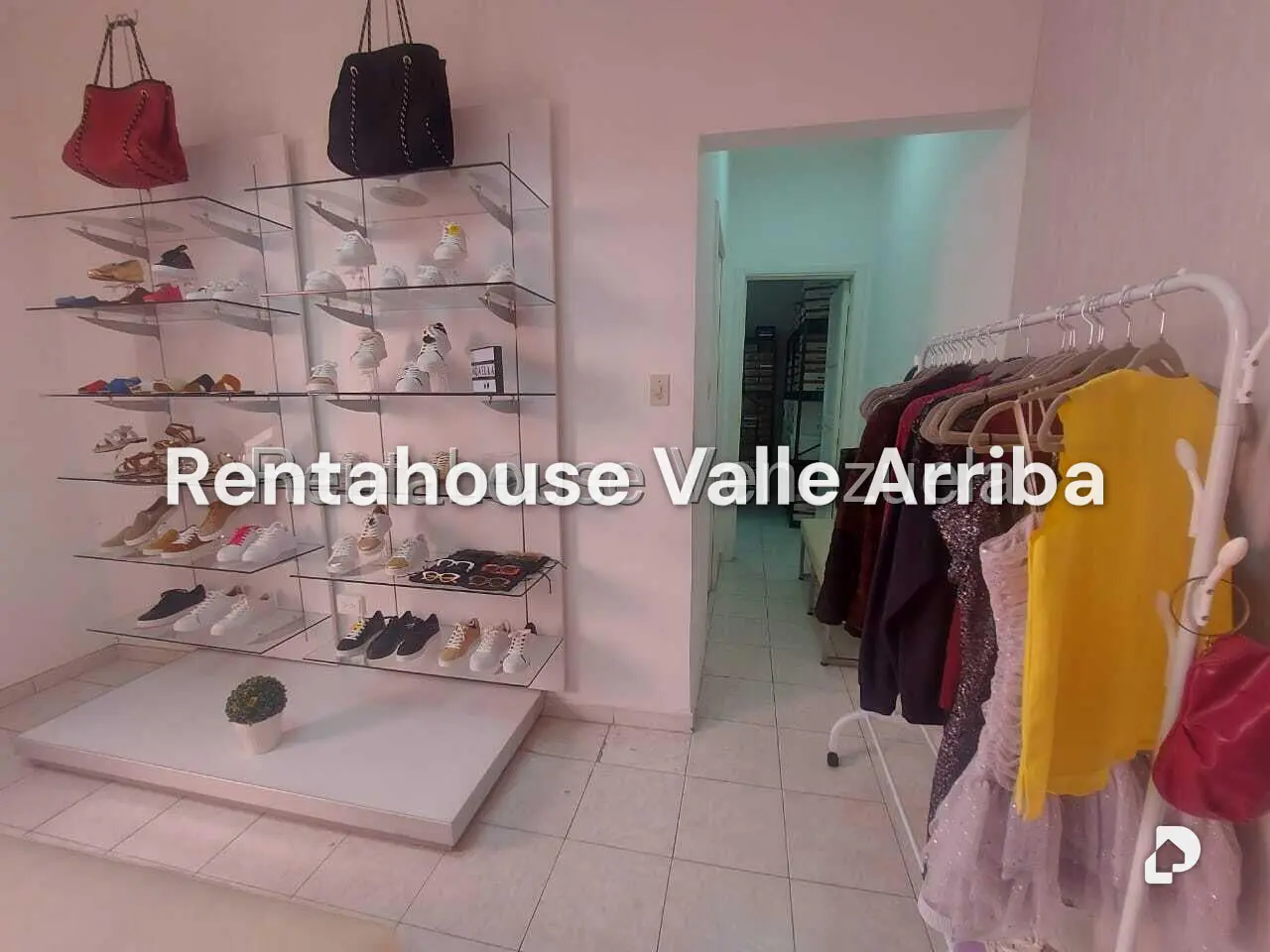 Local comercial en Los Palos Grandes, Caracas – 9