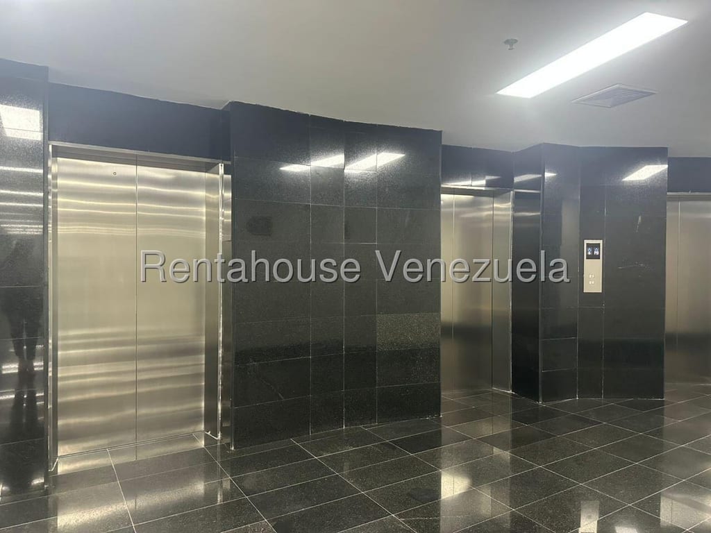 Oficina en Las Mercedes, Caracas - 1