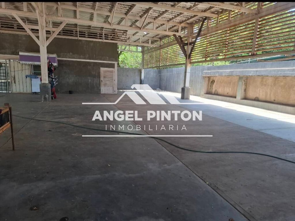 Galpón en Avenida La Limpia, Maracaibo - 1