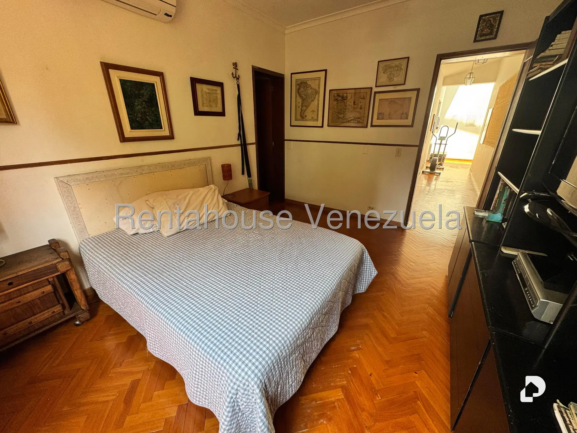 House in Los Palos Grandes, Caracas – 19