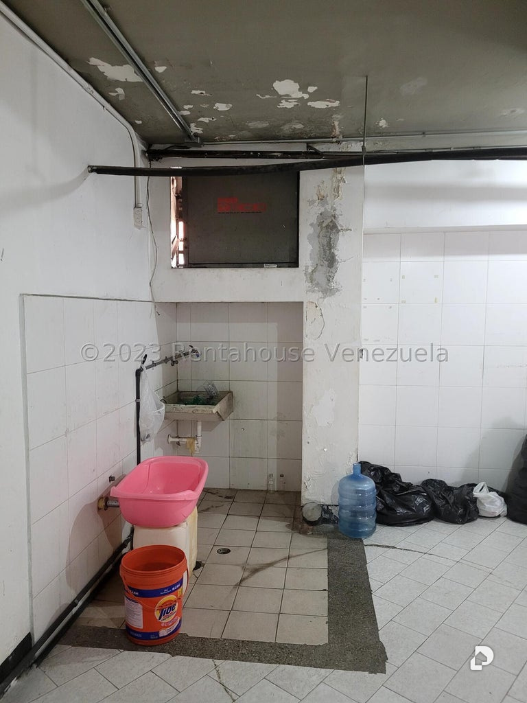Local comercial en Las Acacias, Caracas – 16