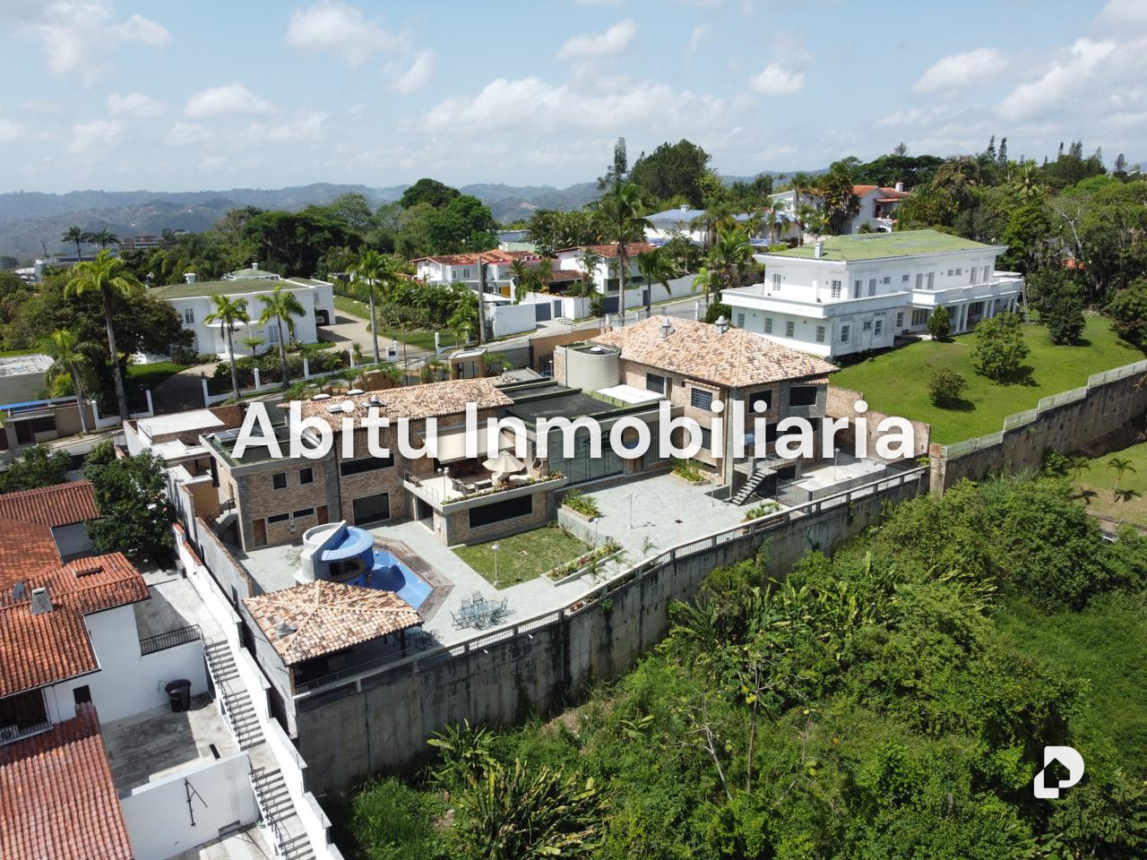 Casa en La Lagunita, Caracas – 25