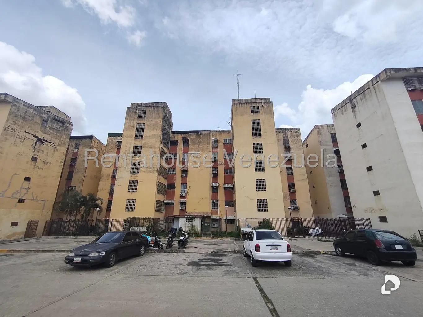 Apartamento en Urbanización La Esmeralda, Maracay – 14