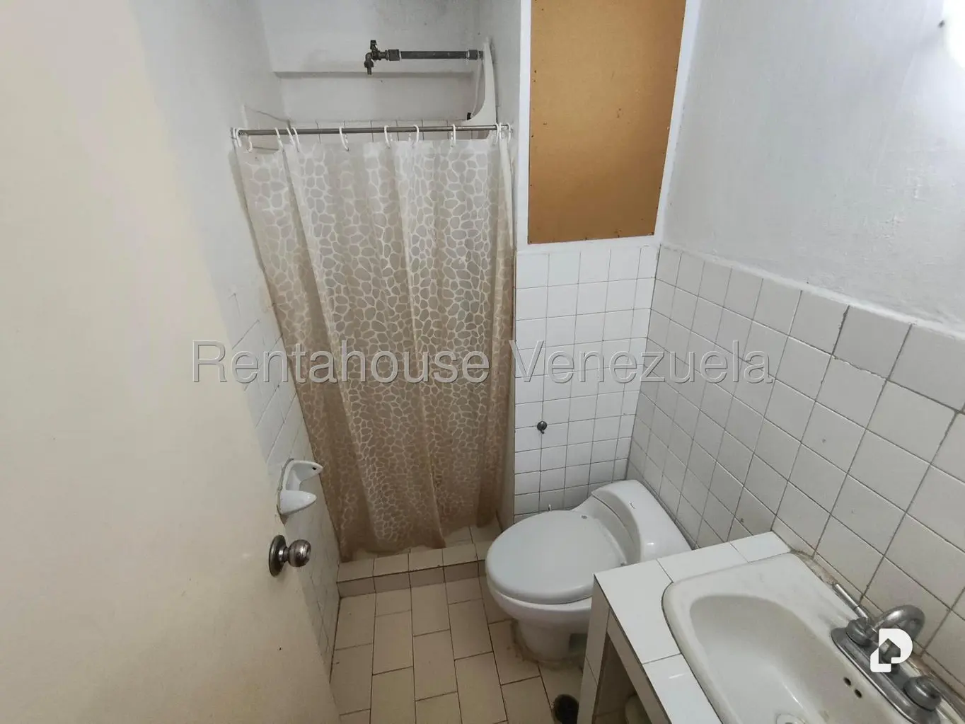 Apartamento en Urbanización La Esmeralda, Maracay – 11