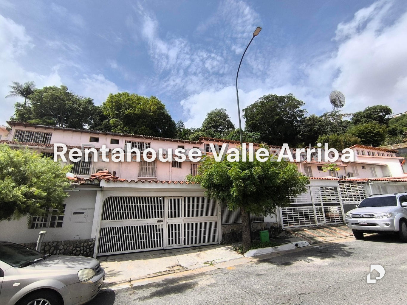 House in Colinas de La California, Caracas – 2