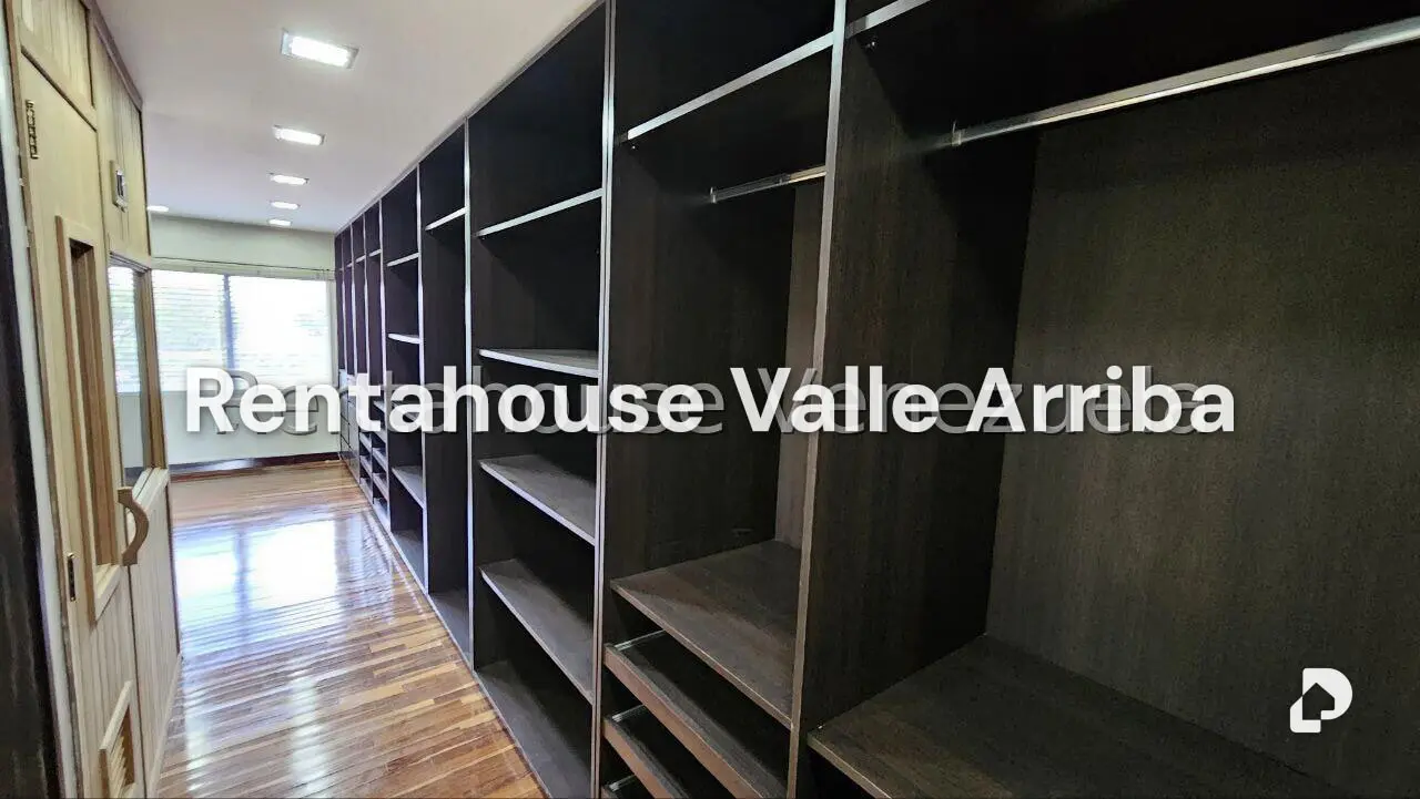 Casa en Cumbres de Curumo, Caracas – 18