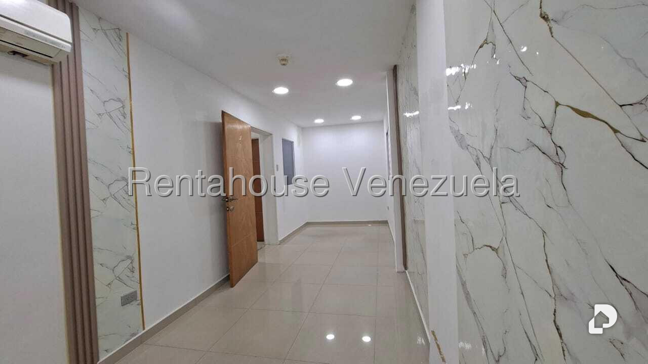 Oficina en Los Chaguaramos, Caracas – 17
